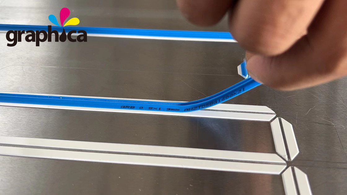 CE 인증 GRB 0.3x 1.2mm 접착형 종이 포장 및 인쇄용 접착성 크리싱 매트릭스