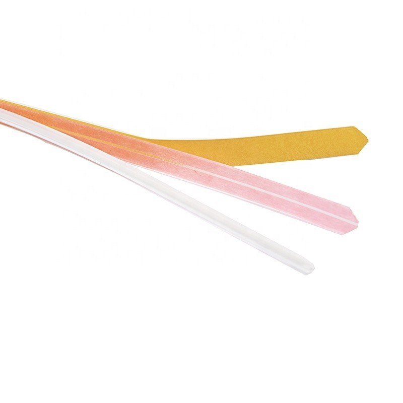 큰 공장에서 대량 생산을 위해 녹색 종이 크리싱 매트릭스