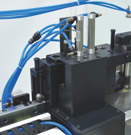 비디오 기술 지원 그래픽10 및 강철 규칙 절단 다이를위한 강철 막 굽기
