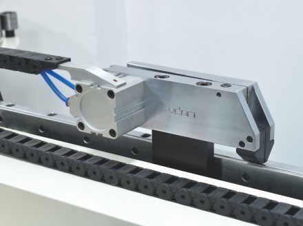 비디오 기술 지원 그래픽10 및 강철 규칙 절단 다이를위한 강철 막 굽기