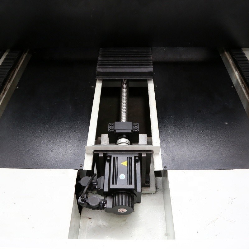레이저 튜브 소스 그래픽 베이징 GIT1218-600W 평면 레이저 다이 절단 기계와 1800mm Y 축 여행 길이